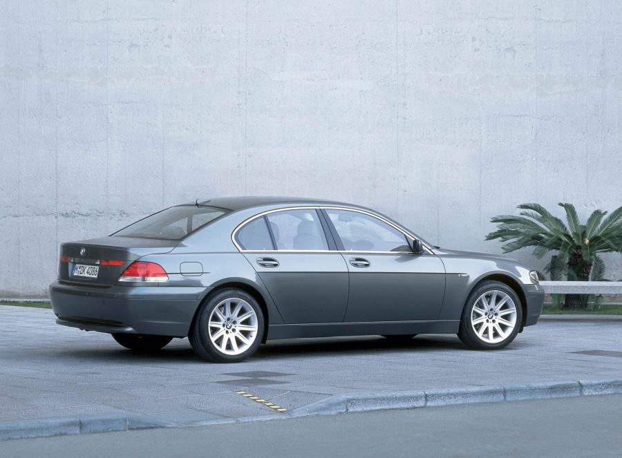  BMW 7-Series 2002 года  (фото 35 из 79)